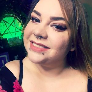 Meet your Posher, Marissa